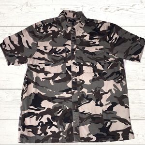 MEN’S FOREVER 21 SHORT SLEEVE CAMOUFLAGE SHIRT